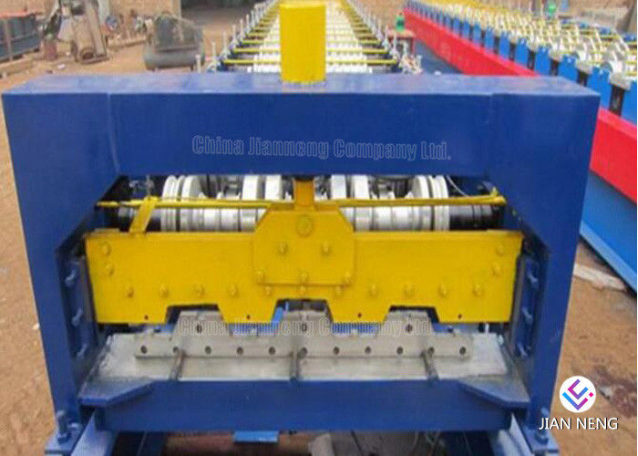 Grueso accionado hidráulico 0,4 - 0.7m m de la máquina de la techumbre del metal para el revestimiento de la pared